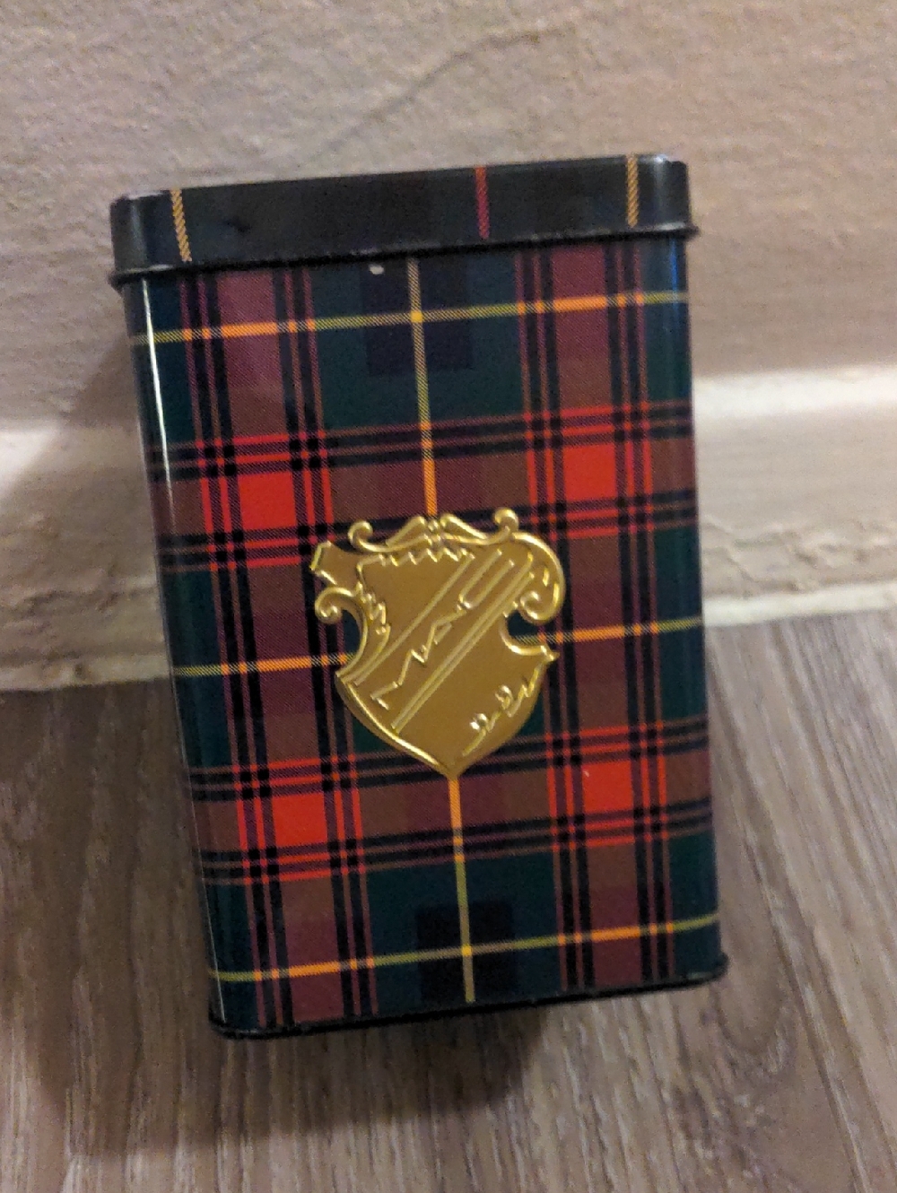 Plaid MAC cosmetics Tin Case with Gold Crest - Red & Green Tartan
